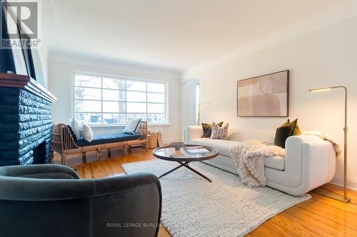 299 Merle Avenue, Burlington, ON - Indoor Photo Showing Living Room