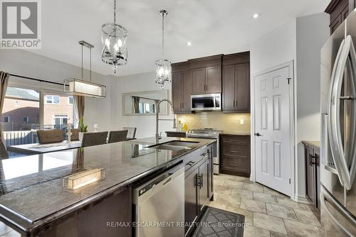 158 Greti Drive, Hamilton, ON - Indoor Photo Showing Kitchen With Stainless Steel Kitchen With Double Sink With Upgraded Kitchen