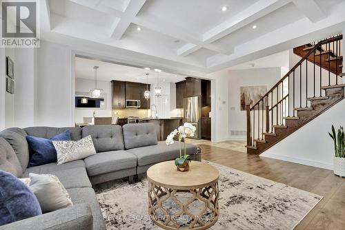 158 Greti Drive, Hamilton, ON - Indoor Photo Showing Living Room