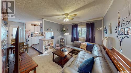 480 Smith Street, Regina, SK - Indoor Photo Showing Living Room