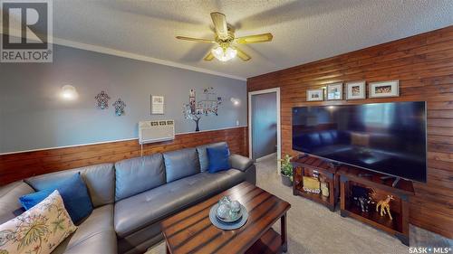 480 Smith Street, Regina, SK - Indoor Photo Showing Living Room