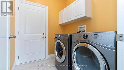 2005 Wateroak Drive, London, ON - Indoor Photo Showing Laundry Room