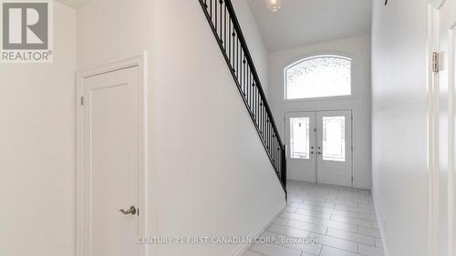 2005 Wateroak Drive, London, ON - Indoor Photo Showing Other Room