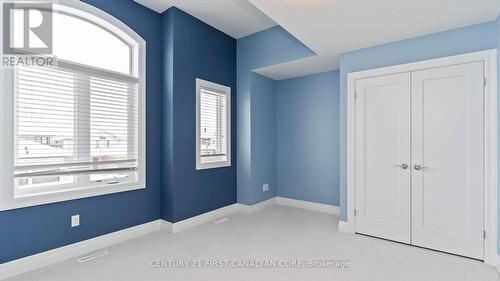 2005 Wateroak Drive, London, ON - Indoor Photo Showing Other Room