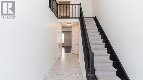 2005 Wateroak Drive, London, ON - Indoor Photo Showing Other Room