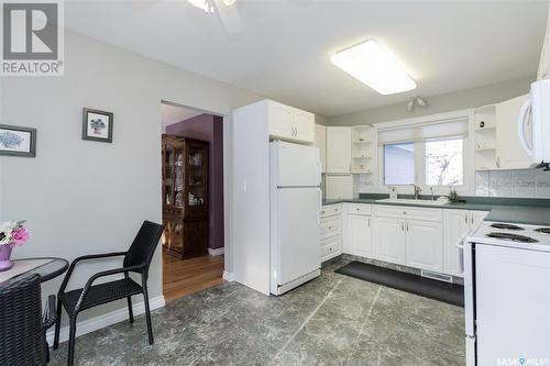 3425 Harrington Street, Saskatoon, SK - Indoor Photo Showing Kitchen