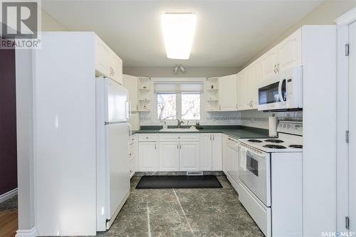 3425 Harrington Street, Saskatoon, SK - Indoor Photo Showing Kitchen