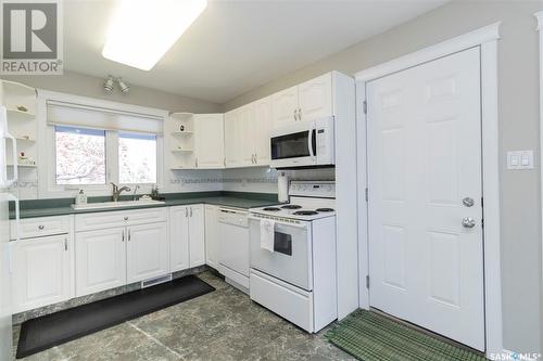 3425 Harrington Street, Saskatoon, SK - Indoor Photo Showing Kitchen