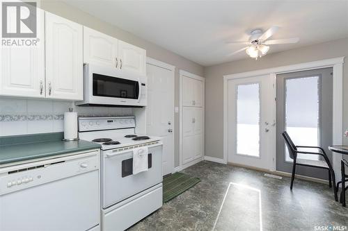 3425 Harrington Street, Saskatoon, SK - Indoor Photo Showing Kitchen