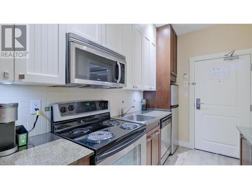 13011 Lakeshore Drive S Unit# 119, Summerland, BC - Indoor Photo Showing Kitchen