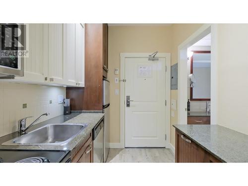 13011 Lakeshore Drive S Unit# 119, Summerland, BC - Indoor Photo Showing Kitchen