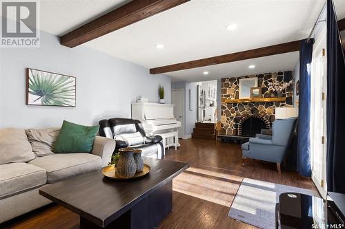 223 Sunset Drive, Regina, SK - Indoor Photo Showing Living Room