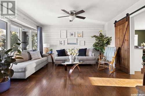 223 Sunset Drive, Regina, SK - Indoor Photo Showing Living Room