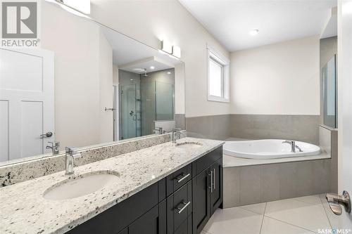 526 Baltzan Bay, Saskatoon, SK - Indoor Photo Showing Bathroom