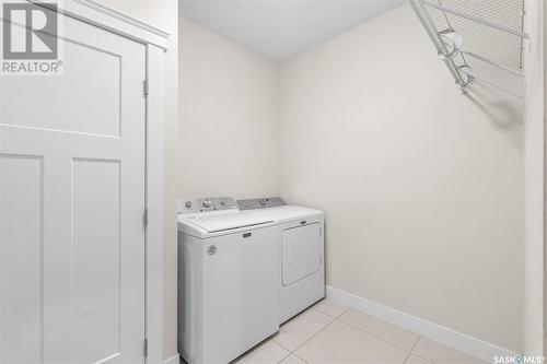 526 Baltzan Bay, Saskatoon, SK - Indoor Photo Showing Laundry Room