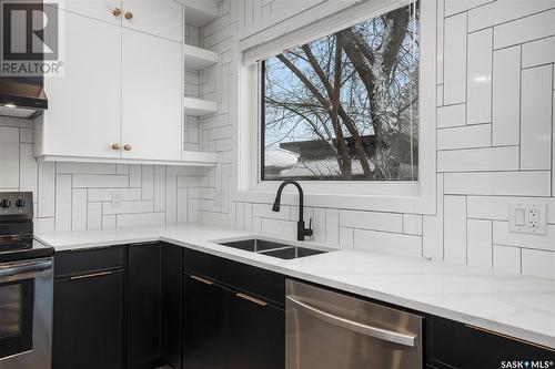 125 Ash Street, Saskatoon, SK - Indoor Photo Showing Kitchen With Double Sink