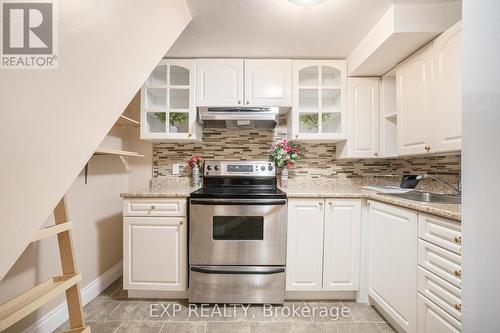 2024 Othello Avenue, Ottawa, ON - Indoor Photo Showing Kitchen