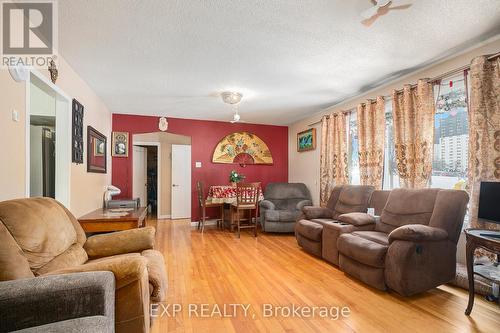 2024 Othello Avenue, Ottawa, ON - Indoor Photo Showing Living Room