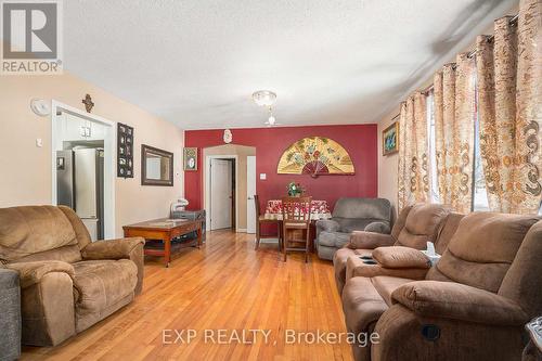 2024 Othello Avenue, Ottawa, ON - Indoor Photo Showing Living Room