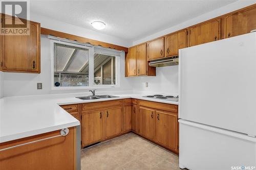 18 Hoeschen Crescent, Saskatoon, SK - Indoor Photo Showing Kitchen With Double Sink