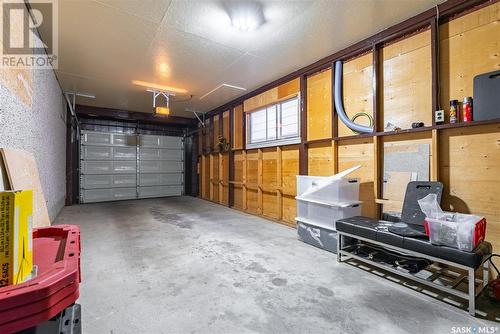 18 Hoeschen Crescent, Saskatoon, SK - Indoor Photo Showing Garage