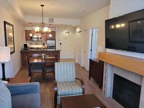 4200 Lakeshore Drive Unit# 244, Osoyoos, BC - Indoor Photo Showing Living Room With Fireplace