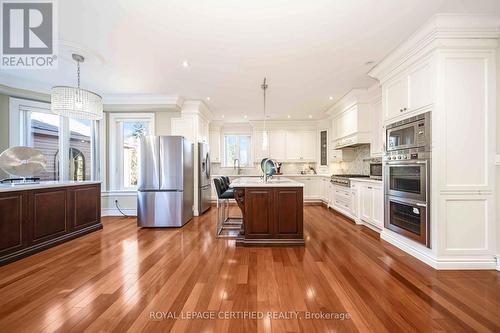 2489 Olinda Court, Mississauga, ON - Indoor Photo Showing Kitchen With Upgraded Kitchen