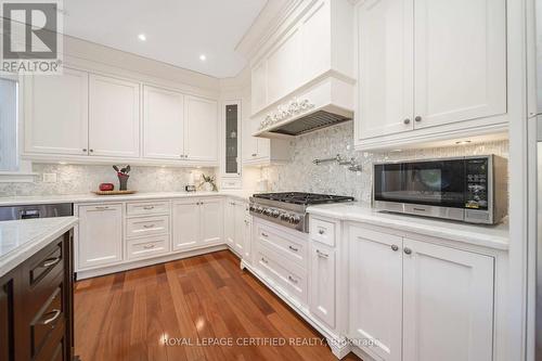 2489 Olinda Court, Mississauga, ON - Indoor Photo Showing Kitchen With Upgraded Kitchen