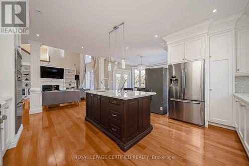 2489 Olinda Court, Mississauga, ON - Indoor Photo Showing Kitchen With Upgraded Kitchen