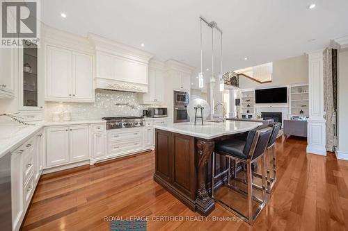 2489 Olinda Court, Mississauga, ON - Indoor Photo Showing Kitchen With Upgraded Kitchen