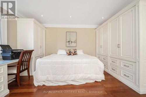 2489 Olinda Court, Mississauga, ON - Indoor Photo Showing Bedroom