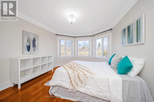 2489 Olinda Court, Mississauga, ON - Indoor Photo Showing Bedroom