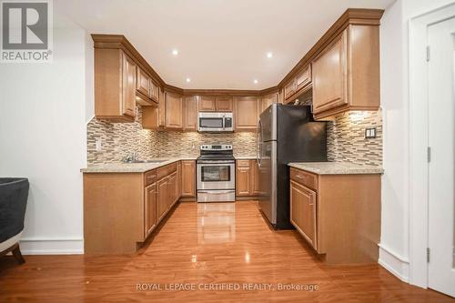 2489 Olinda Court, Mississauga, ON - Indoor Photo Showing Kitchen