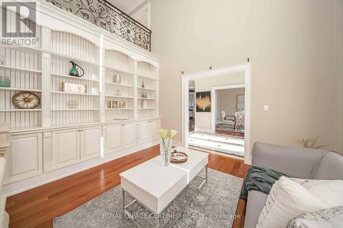 2489 Olinda Court, Mississauga, ON - Indoor Photo Showing Living Room