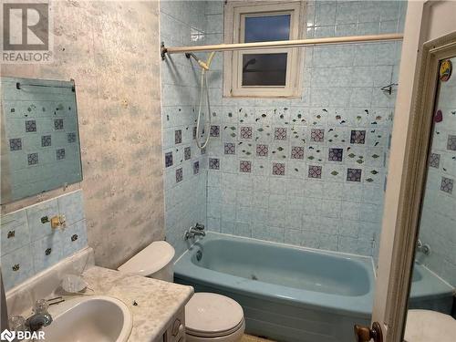 28 Harrison Avenue, Hamilton, ON - Indoor Photo Showing Bathroom