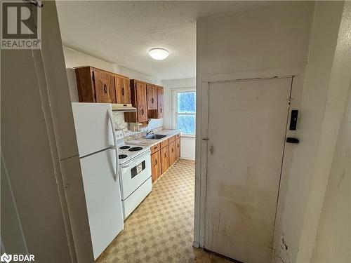 28 Harrison Avenue, Hamilton, ON - Indoor Photo Showing Kitchen