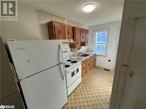 28 Harrison Avenue, Hamilton, ON - Indoor Photo Showing Kitchen