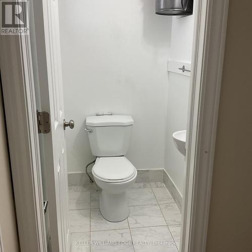 25 West 4Th Street, Hamilton, ON - Indoor Photo Showing Bathroom