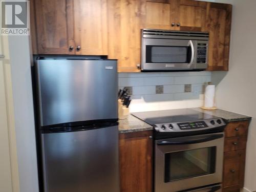 4200 Lakeshore Drive Unit# 204, Osoyoos, BC - Indoor Photo Showing Kitchen