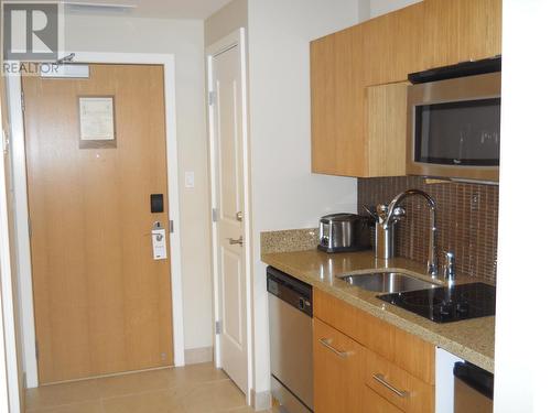 15 Park Place Unit# 213, Osoyoos, BC - Indoor Photo Showing Kitchen