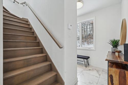 Hall d'entrée/Vestibule - 220 Rue De L'Everest, La Conception, QC - Indoor Photo Showing Other Room