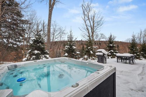 Spa - 220 Rue De L'Everest, La Conception, QC - Outdoor