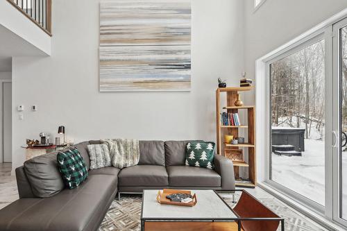 Salon - 220 Rue De L'Everest, La Conception, QC - Indoor Photo Showing Living Room