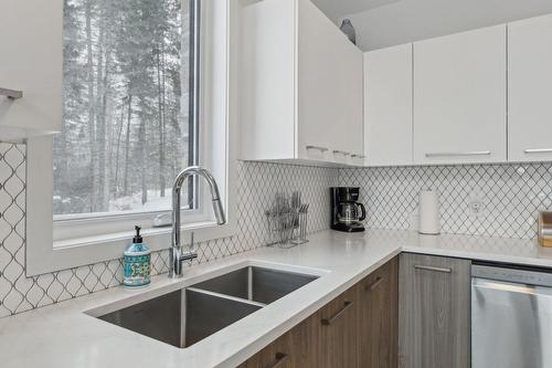 Cuisine - 220 Rue De L'Everest, La Conception, QC - Indoor Photo Showing Kitchen With Double Sink