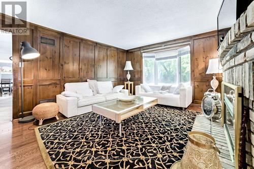 4069 Lakeshore Road, Burlington, ON - Indoor Photo Showing Living Room