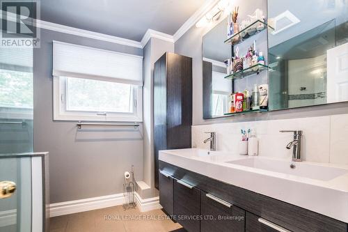 4069 Lakeshore Road, Burlington, ON - Indoor Photo Showing Bathroom