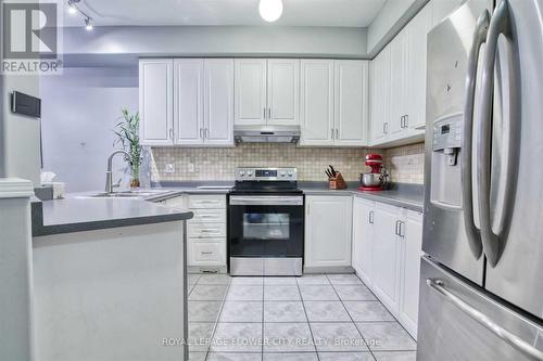 6918 Buttle Station Place, Mississauga, ON - Indoor Photo Showing Kitchen