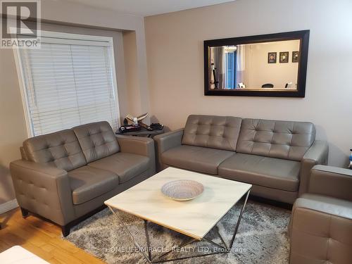 32 Stonecairn Drive, Cambridge, ON - Indoor Photo Showing Living Room