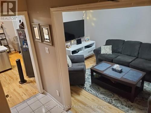 32 Stonecairn Drive, Cambridge, ON - Indoor Photo Showing Living Room