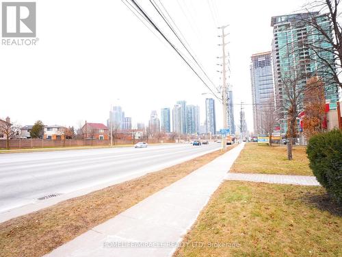 600 Burnhamthorpe Road W, Mississauga, ON 